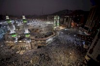 فيروس كورونا وتوسعة الحرمين يخفضان أعداد الحجاج