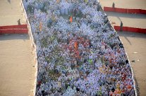 الحجاج يواصلون رمي الجمرات في اول ايام التشريق