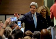 كيري في لندن لبحث ملف ايران مع اشتون وسوريا مع الابراهيمي