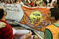 حزب مصر القوية يرفض دستورًا يقبل محاكمة المدنيين عسكريًا