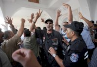 معركة كسر العظم بين نقابات الأمن في تونس ووزارة الداخلية