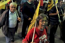 النازيون الجدد في اليونان يتظاهرون احتجاجا على محاكمة عدد من قادتهم