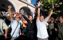 المعارضة التونسية تعلق مشاركتها في أول مفاوضات مع الحكومة 