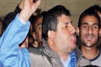 نائب أردني يعتصم بزي السجن حتى إسقاط الحكومة 