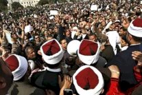 الأمن المصري ينتشر في الأزهر ويعتقل 25 طالبًا إخوانيًا