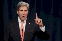 كيري يدافع بقوة عن المسار الدبلوماسي للنووي الايراني