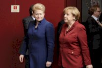 البيت الابيض يرفض القول ما اذا كانت واشنطن تجسست على ميركل