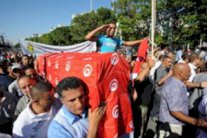 جنازة رمزية في تونس لعناصر أمن قتلهم إسلاميون متطرفون