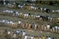 في اليمن... تلاميذ يضربون على مؤخراتهم