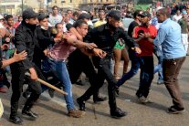 لهذه الأسباب فشل الإخوان في تعبئة الشارع خلال محاكمة مرسي