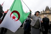 الجزائر تدين دخول متظاهر الى قنصليتها في الدار البيضاء