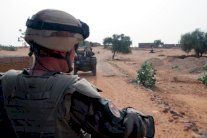 الصحافيان الفرنسيان في مالي قتلا بالرصاص