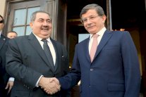 أوغلو يمهد من بغداد لزيارات متبادلة بين المالكي وأردوغان