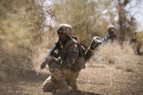 هولندا ترسل 380 عنصرا واربع مروحيات اباتشي الى مالي 