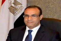 متحدث مصري: لا علاقة بين زيارة كيري وموعد محاكمة مرسي