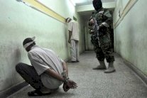 منظمة: المعتقلون العراقيون يتعرّضون لممارسات بشعة