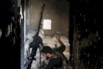 معارضون يسيطرون على مستودعات للاسلحة وسط سوريا