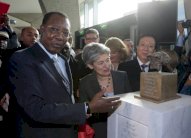 رئيس تشاد يُهدي نسخة مطابقة لجمجمة