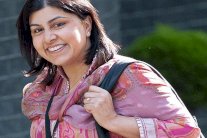 وزيرة بريطانية: المسيحية مهددة في مهد المسيحية 