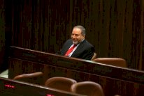  ليبرمان يدعو الى تهدئة الامور مع الولايات المتحدة حول ايران 