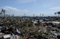 الإمارات تقدم 10 ملايين دولار لضحايا إعصار هايان في الفيليبين