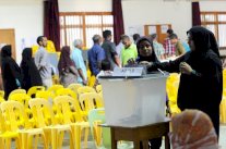 تقدم المعارض نشيد في انتخابات رئاسة المالديف لكنه يواجه دورة إعادة