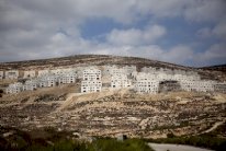 استقالة الوفد الفلسطيني المفاوض مع إسرائيل بسبب مواصلة الاستيطان