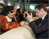 مدير مكتب القذافي مستعد للرد على اتهامات بتمويل ليبيا لساركوزي 