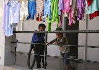 عرسال اللبنانية الحدودية تنوء تحت ثقل اللاجئين السوريين