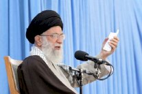 خامنئي يمارس ضغطًا على مفاوضي بلاده ويعقد مهمتهم