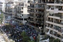 هذا ما حصل أمام سور السفارة الإيرانية في بيروت