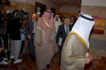 الغائبون والحاضرون: حيث تتسع الجيوب وتستدير القبعات- بالصور