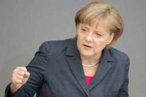 ميركل تعلن اعتزامها إجراء محادثات مع بوتين بشأن أوكرانيا