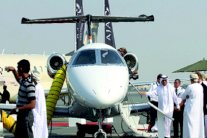 الطائرات الخاصة ومروحيات رجال الأعمال تجذب زبائن معرض دبي