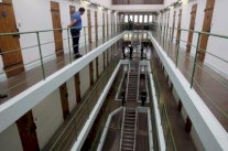 القضاء يرغم سجنا فرنسيا على تقديم وجبات طعام حلال