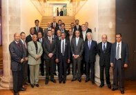 عبدالله بن زايد يلتقي السفراء العرب المعتمدين في باريس