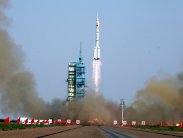 الصين تُرسل الاثنين أولى مركباتها الفضائية لاستكشاف القمر 