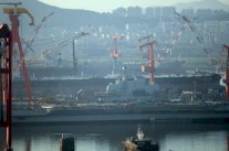 بكين ترسل حاملة طائراتها الى بحر الصين الجنوبي وسط اجواء من التوتر