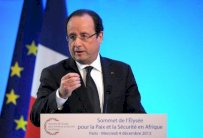 الرئيس الفرنسي يستقبل رئيس الوزراء الجزائري