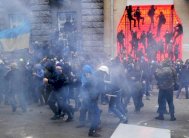 الحلف الاطلسي يدعو الحكومة والمعارضة في اوكرانيا الى الحوار 