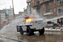 محتجون اكراد يشتبكون مع الشرطة في تركيا 