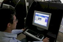 الشرطة الإيرانية تنتقد إنشاء وزراء حسابات على فايسبوك