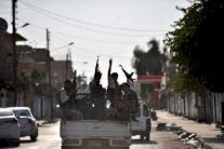 النصرة تهاجم مقرات الأركان والجبهة الإسلامية تسيطر