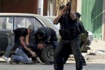 أولياء الدم يمسكون بزمام الامور في طرابلس