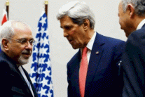 كيري يدافع عن الاتفاق النووي واتهامه بـ(الانبطاح) لإيران