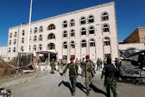 الرهينتان الهولنديان في طريقهما إلى بلادهما بعد الافراج عنهما في اليمن