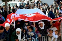 تونس مهد الربيع العربي تتجنب سيناريوهات الفوضى والعنف 