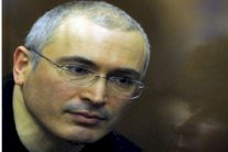 خودوركوفسكي يغادر السجن بعفو من بوتين ويصل إلى ألمانيا