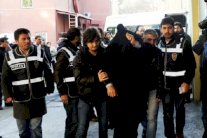 اتهام نجلي وزيرين في اطار فضيحة الفساد في تركيا 