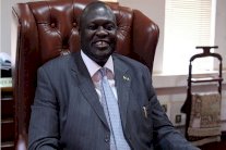 رياك مشار يدعو الجيش الى اسقاط رئيس الدولة في جنوب السودان